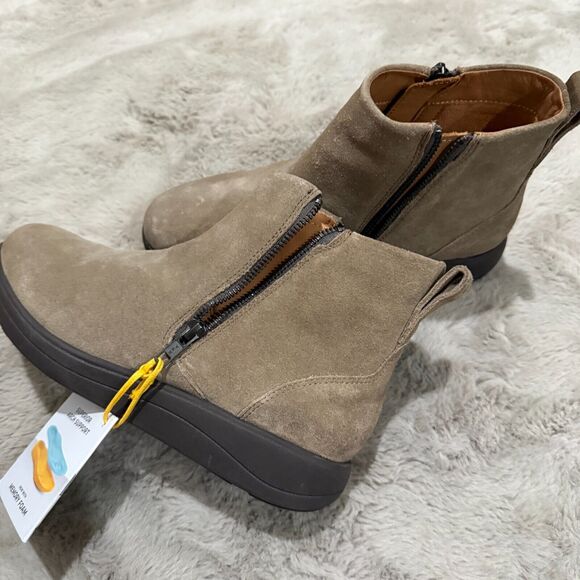 NWT Strive Bamford II Ankle Boots - Taupe Suede, Women’s 8.5, Arch Support - Picture 9 of 15